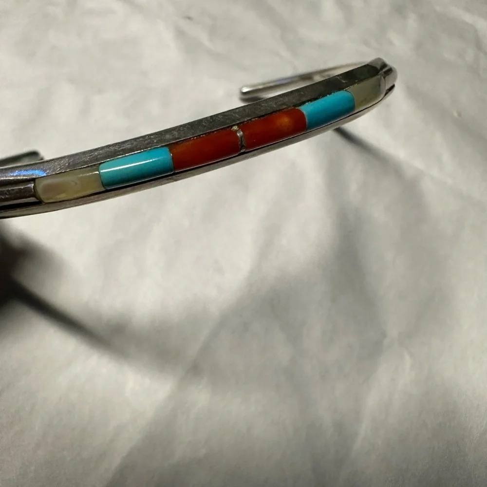 Vintage handmade Native American Zuni inlaid turquoise silver cuff bracelet - Picture 9 of 12